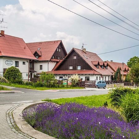 Hotel U Lip Trojanovice Frenstat pod Radhostem Exterior foto