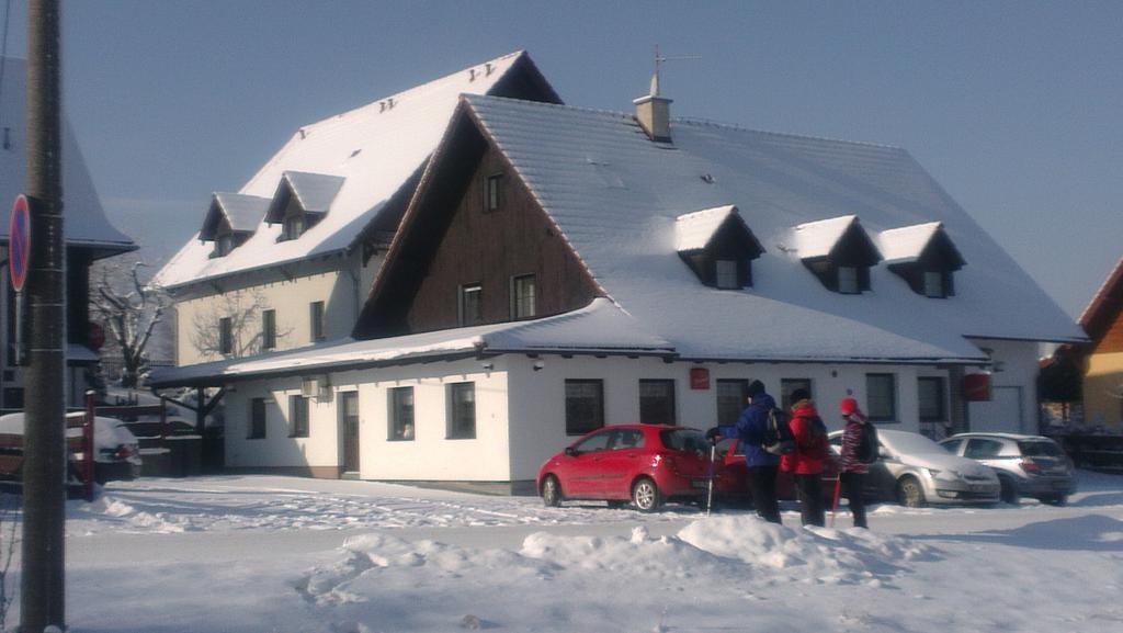 Hotel U Lip Trojanovice Frenstat pod Radhostem Exterior foto