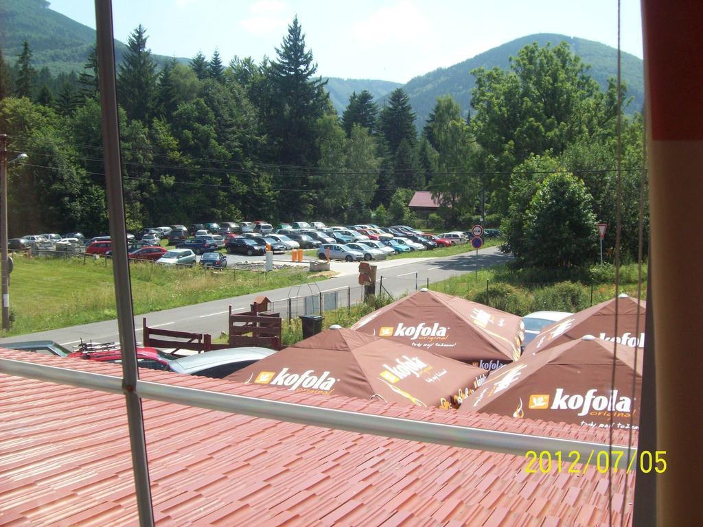 Hotel U Lip Trojanovice Frenstat pod Radhostem Exterior foto